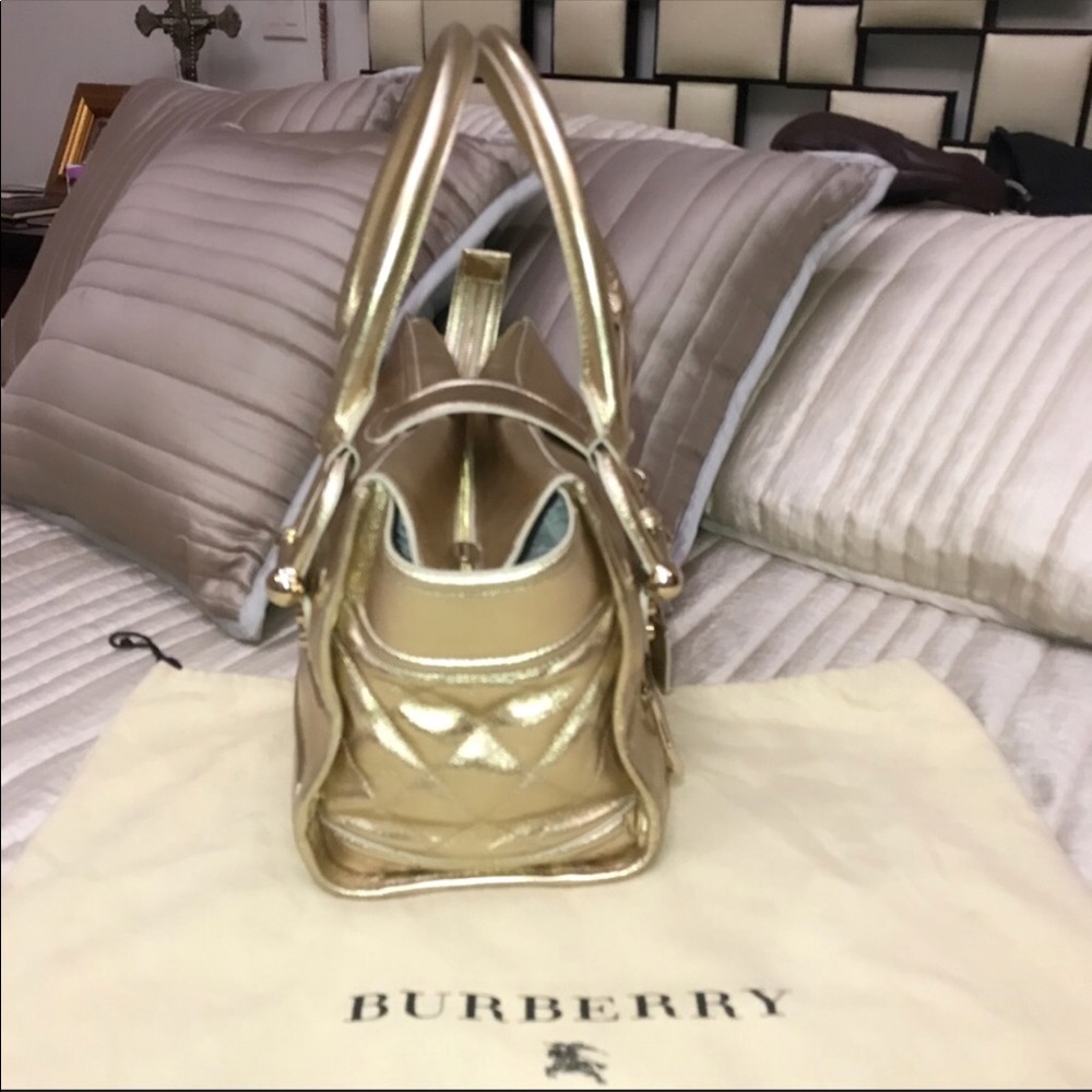 Authentic Burberry large metallic leather purse - Picture 3 of 8